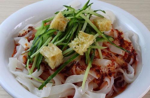 凉皮照片,一瞥传统美食的视觉盛宴