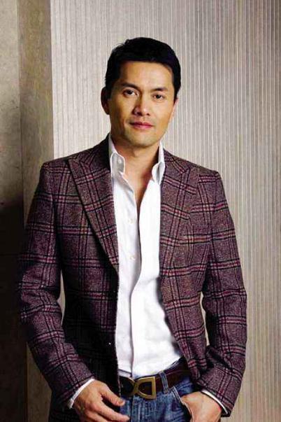 吕良伟照片,岁月如歌，影坛常青树